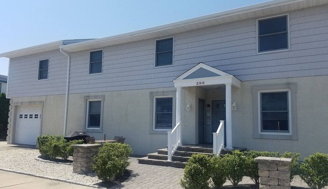 Southend, 2 bedroom first floor condo on a quiet street.