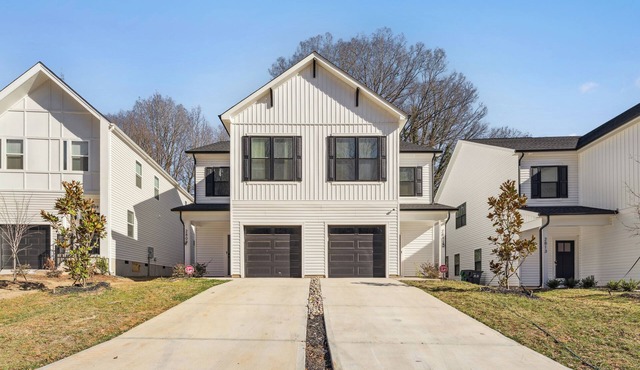 Southern Two Towns - Sleeps 16 Guests