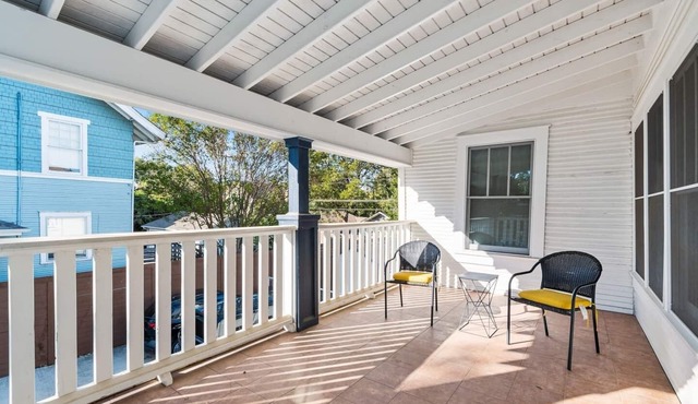 Southside Lounge on Magnolia Midterm Rental