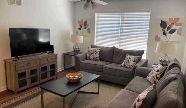 Southside Suite Living, Spacious 2 Bedroom/2 Bath