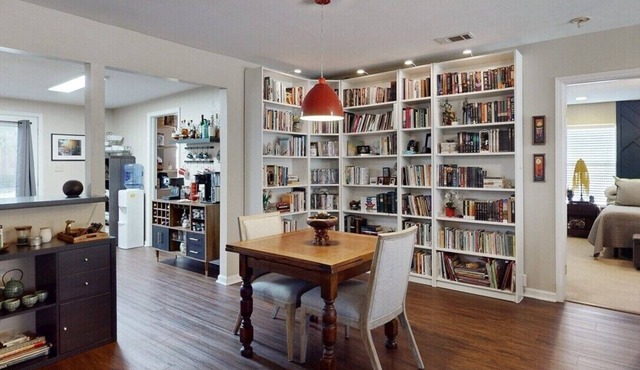 Spacious 1 bedroom in 4-bedroom house in serene Bryan with AC