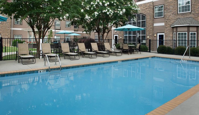 Spacious 2BR Suite | Free Breakfast, Pool & Gym
