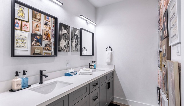 Spacious 3-bedroom house in charming Houston with AC