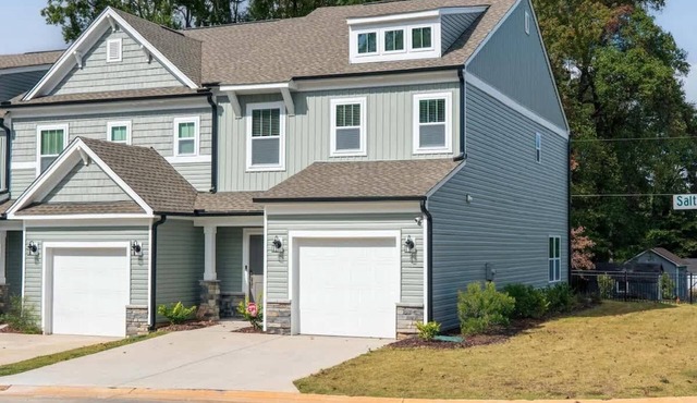 Spacious 3BR/2.5BA Townhome in the Heart of GSO