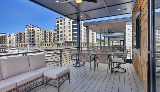 Spacious 3BR Waterfront Houseboat | Walk to Wilmington Riverwalk and Dining