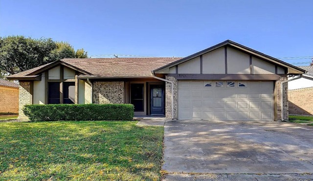 Spacious 4-bedroom house in awesome Arlington 6 minutes from AT&T stadium