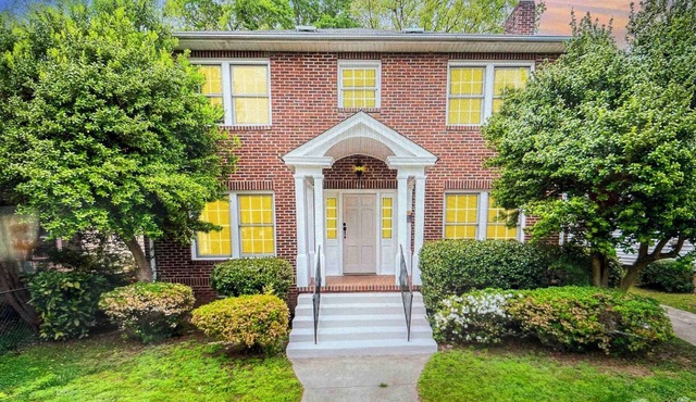 Spacious 4-bedroom house in peaceful Gastonia with AC