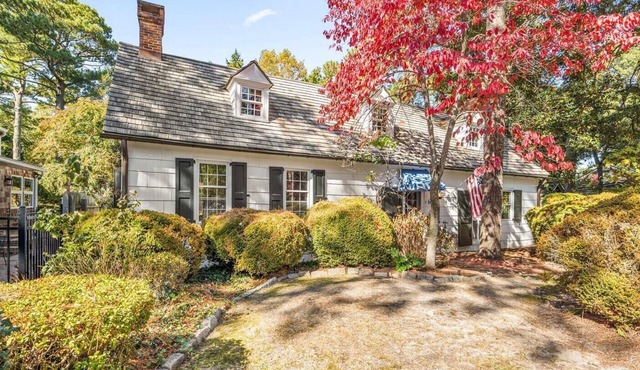 Spacious 4BR/3.5BA Townhouse – Close to the Beach!