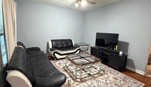 Spacious 4BR Houston Family Home- Pet Friendly