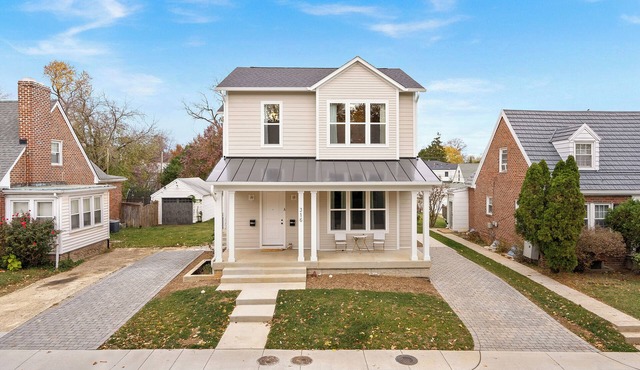 Spacious 4BR w/Basement Game Room Lux Listings
