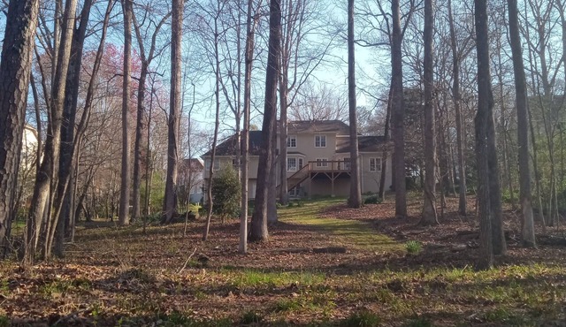 Spacious 5-bedrm house AC and WiFi in SnellvilleYellow River Wildlife Sanctuary.