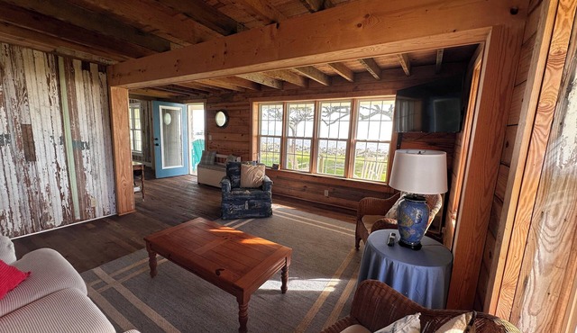 Spacious 5-bedroom house with AC, WiFi in awesome Harkers Island