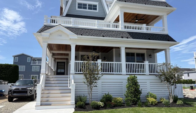 Spacious 7-bedroom home in Avalon perfect for families, with pool & hot tub.