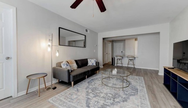 Spacious apt w/pool, hot tub & pet-friendly