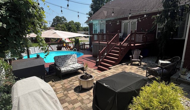 Spacious Basement Retreat Theater Pool Hot Tub in Poplar Bluff