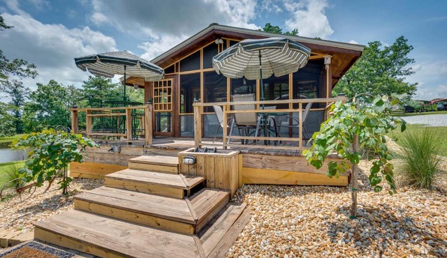 Spacious Buena Vista Cabin w/Lake Views & Deck