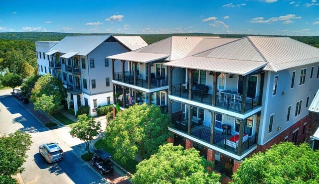 Spacious + Central Condo in Carlton Landing in Carlton Landing