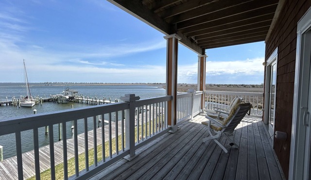 Spacious Condo on the Water!