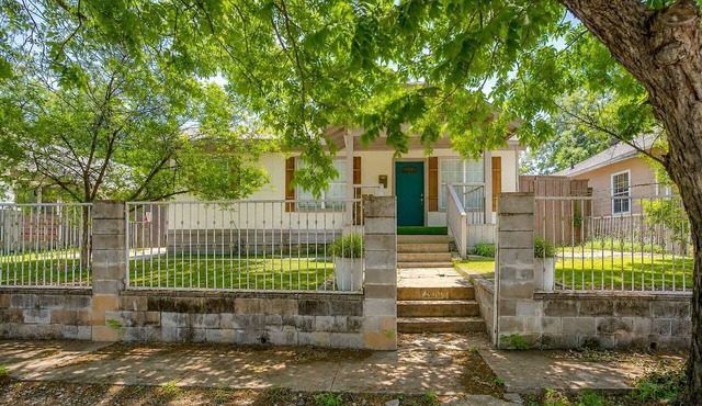 Spacious Dallas Home + Guest House | Sleeps 21