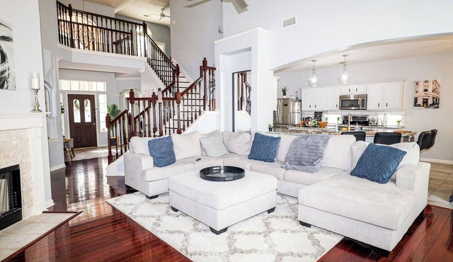 Spacious & Elegant 3BR Guest House in Sugar Land w/Prime Location & Security in Sugar Land