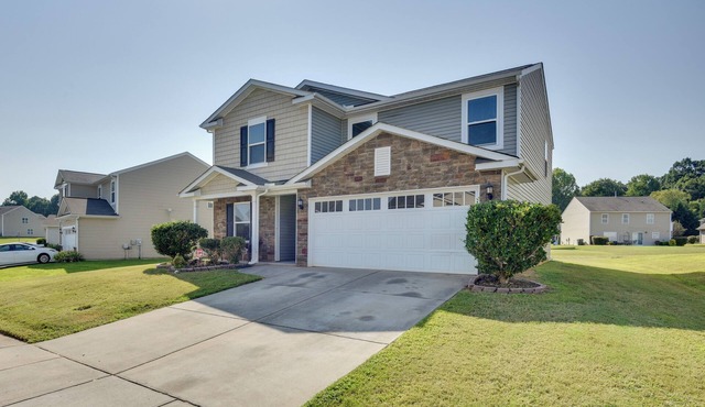 Spacious Gastonia Home w/Pool Access!