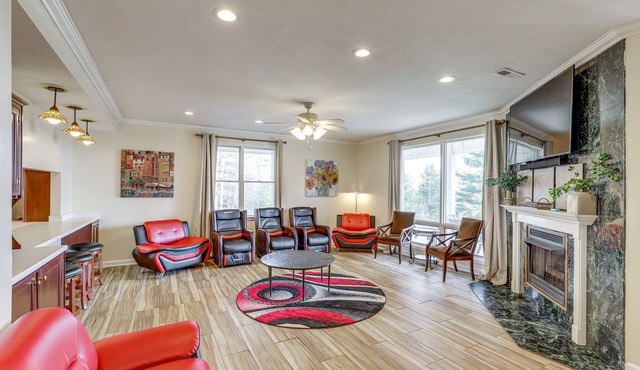Spacious Group Retreat w/Game Room in Marshall!