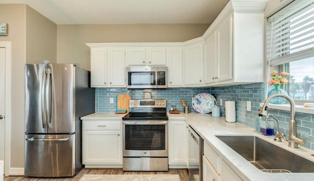 Spacious Home Minutes to Sand