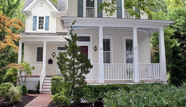 Spacious & Modern pet-friendly Victorian over 4,200 Sq Ft