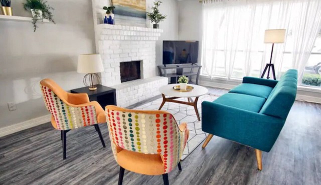 Spacious pad 🌟 with private patio and shared pool🌟