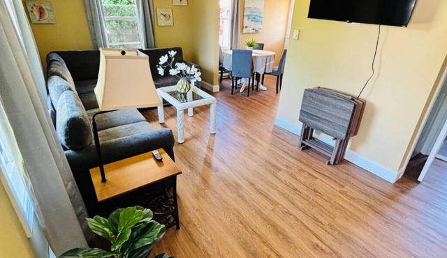 Spacious Updated Beach Cottage w Private Patio
