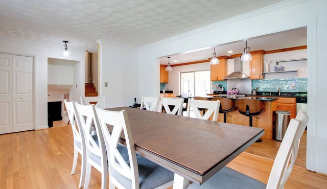 Spacious Yard & Fire Pit! 6 Mi to National Harbor