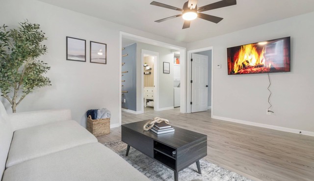 Spartanburg Home w/BBQ Grill, Fire Pit & King Size Bed
