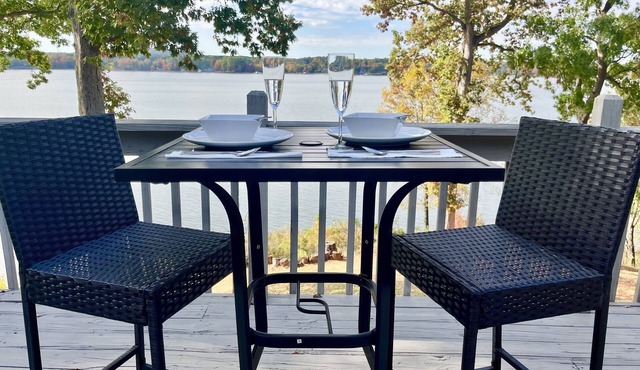 Spectacular Lake Oasis + Private Beach + Firepit