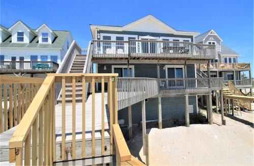 Spindrift Spacious 5BR oceanfront home in North Topsail Beach, ideal for 16 guests