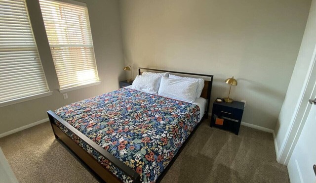 Spring Modern 1 BR King Long term fully equipped