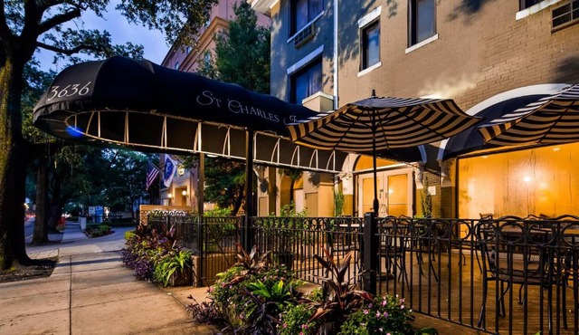 St Charles Inn, Superior Hotel