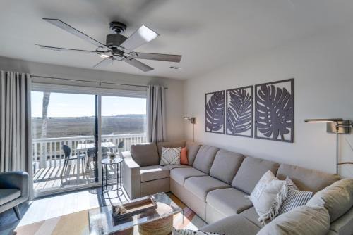 St Helena Island Vacation Rental: Walk to Beach!