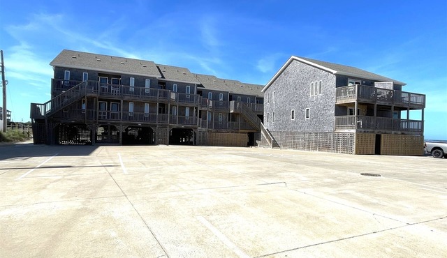 Starfish is an end unit with beautiful views of the Pamlico Sound!