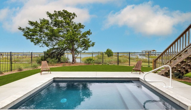 Stay at The Tabby House! Spectacular River Views