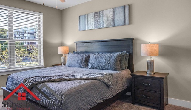 StaysByWalker 2BR - 2 Miles To Uptown! Gym/Parking