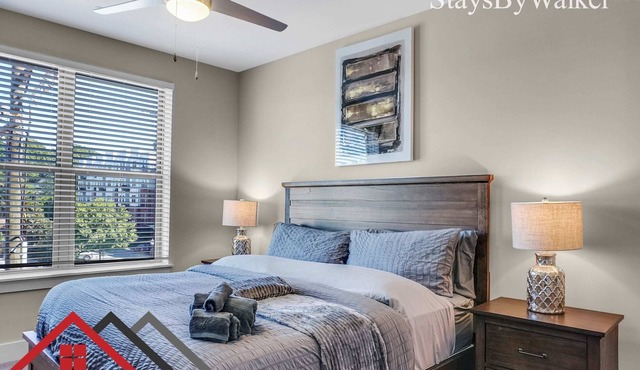 StaysByWalker 2BR - King Beds! Gym/Parking
