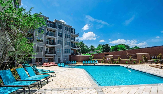 StaysByWalker 2BR - King Beds! Gym/Parking