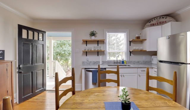 Steps to Downtown! Family Home in Historic Edenton