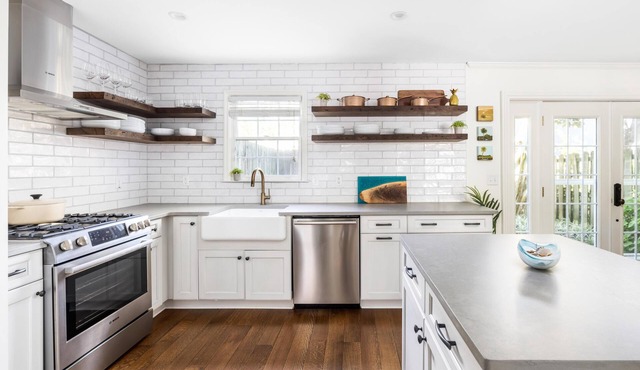 Steps to King, Colonial Lake & Dining