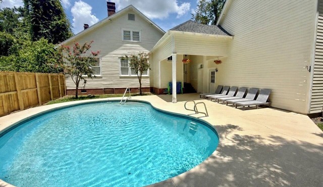 Steps to VSU Historic Home Private Pool Sleeps 10 Close to everything!