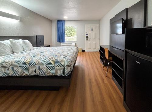 Studio 6 Sulphur LA