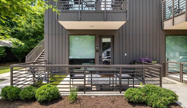 Studio in Downtown Austin-Queen & Sofa Bed-Patio
