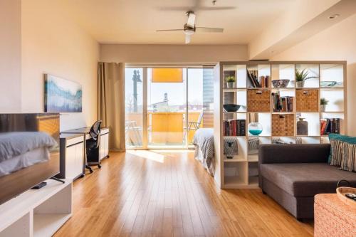 Studio nr Town Lake and E6th w Balcony by Austin Vacay