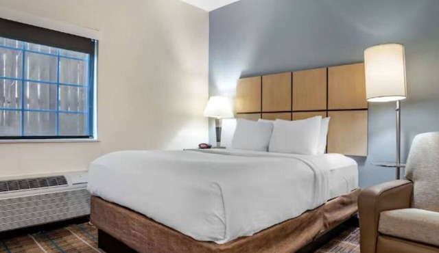 Studio w/Kitchenette Near Antique Village & South Park Splash Pad