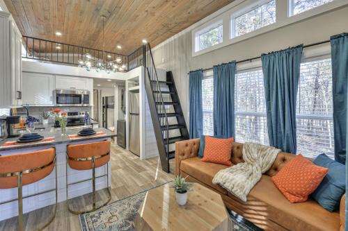 Stunning Mountain Tiny House Beautifully Design Ideal for Nature Lovers in Tennessee